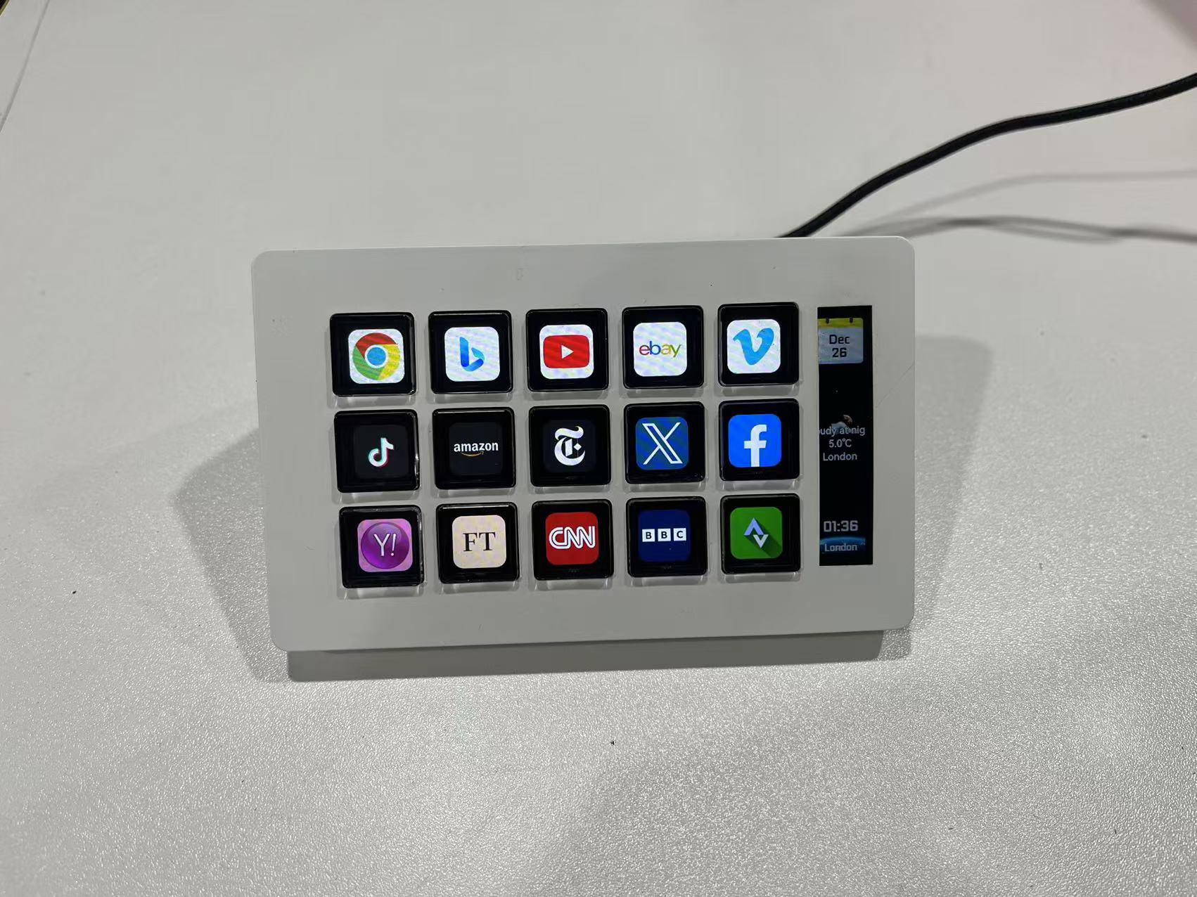 Stream Control Deck with 15 LCD Macro Keys Customizable to Trigger Actions